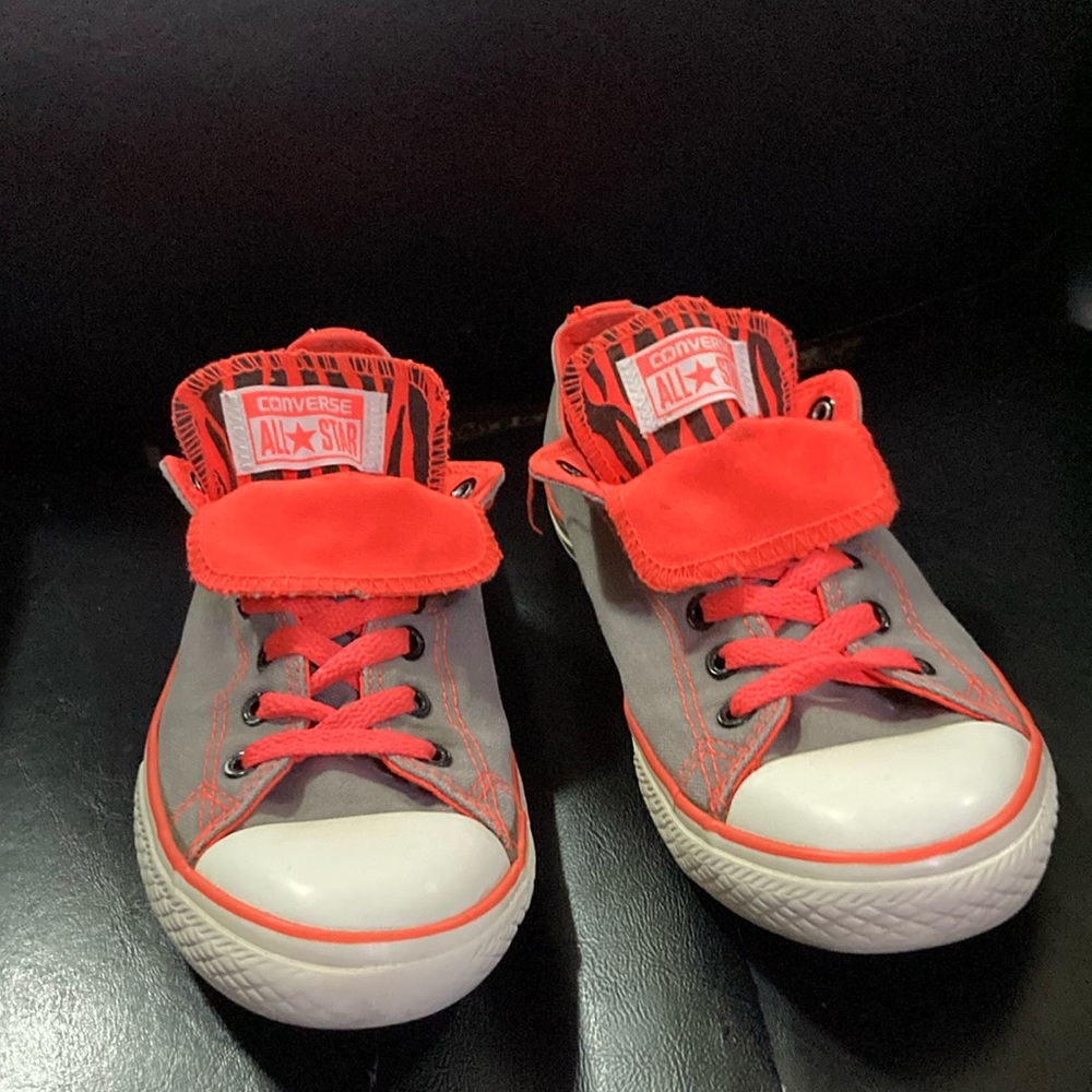 Double tongue converse